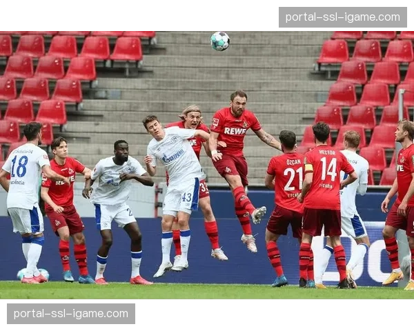 沃尔夫斯堡0-0战平科隆，战术复盘：双方极具纪律性的中场防守绞杀。