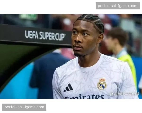 特写瞬间：罗德里戈失点后掩面，队友阿拉巴上前安慰