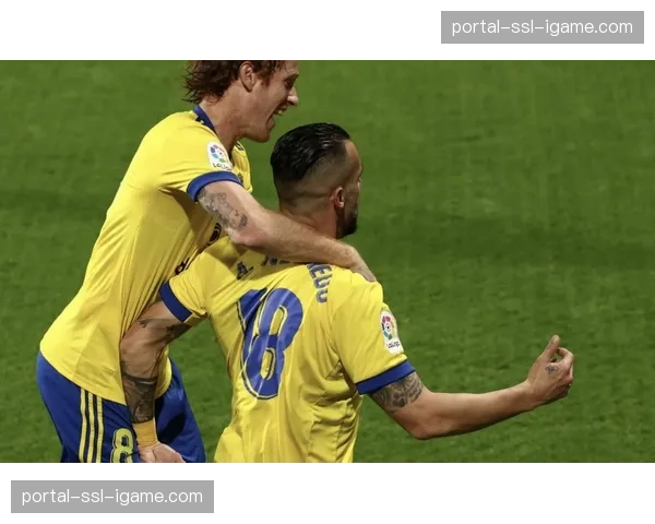 通讯：保级大战中的温情，加的斯球迷客场高歌支持球队