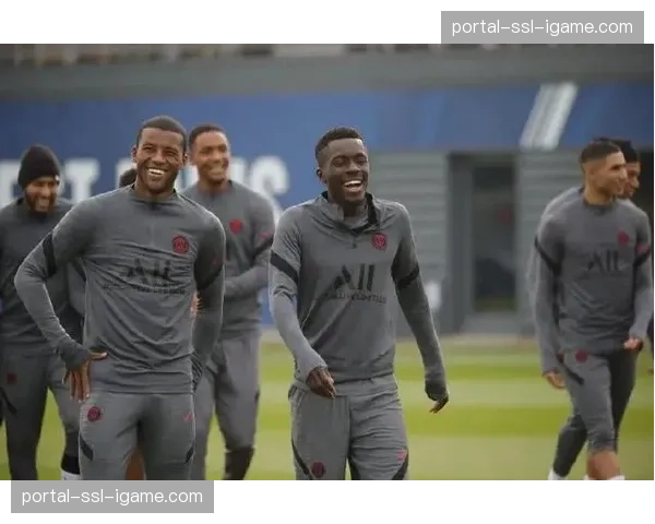 运动服装品牌发布欧冠配色定位球训练背心，内置传感器可采集跑位数据