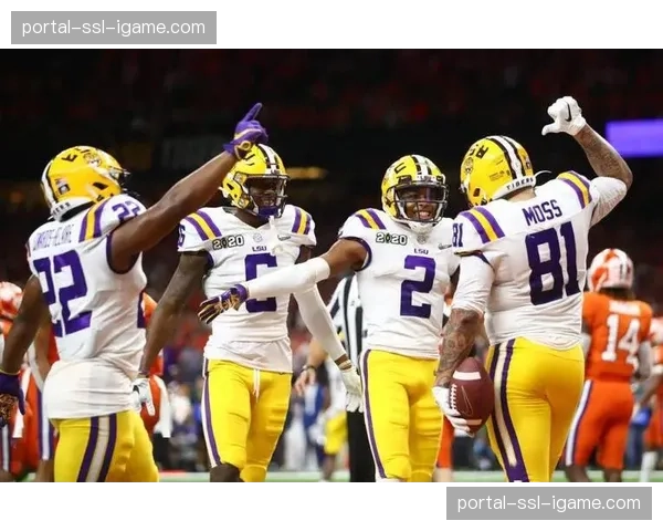 大学七人制橄榄球邀请赛：美国海军学院击败陆军学院，赢得年度“军种对抗”赛冠军